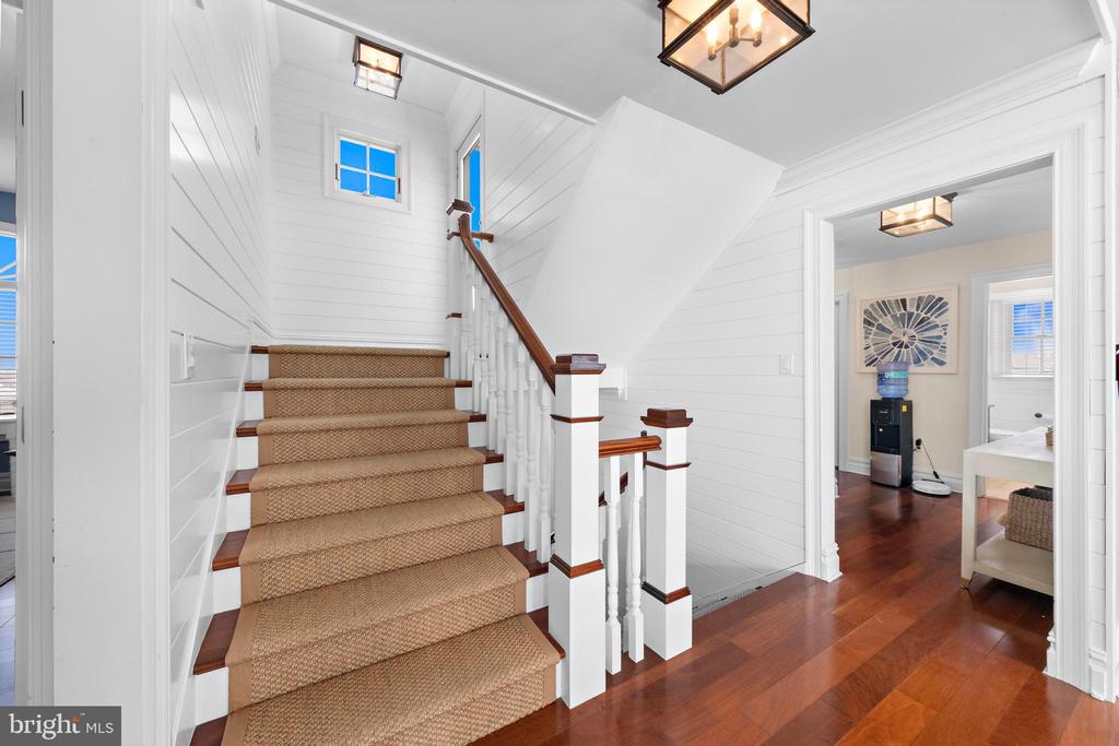 107 E JEANETTE AVENUE