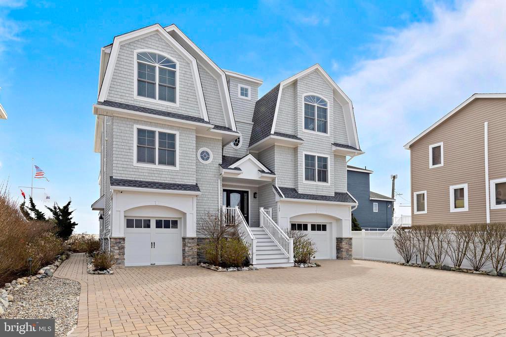 107 E JEANETTE AVENUE