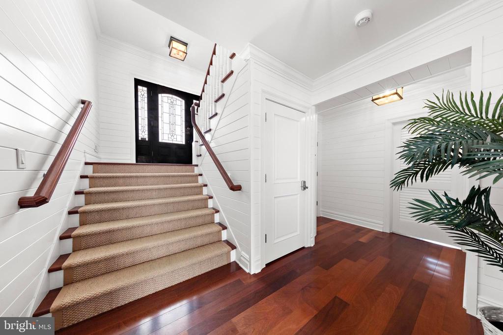 107 E JEANETTE AVENUE