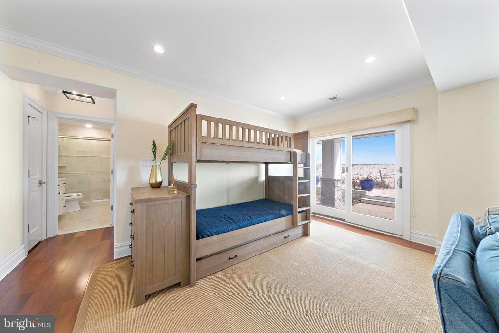107 E JEANETTE AVENUE