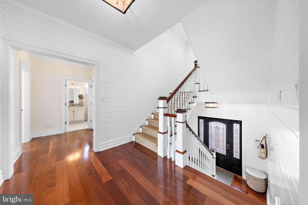 107 E JEANETTE AVENUE