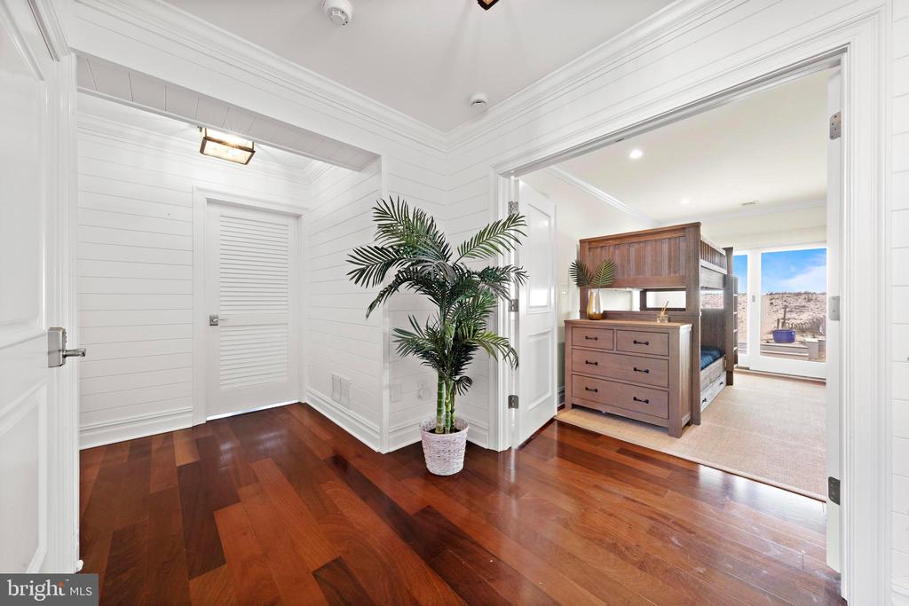 107 E JEANETTE AVENUE