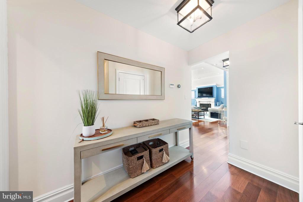 107 E JEANETTE AVENUE