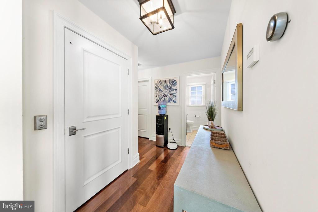 107 E JEANETTE AVENUE