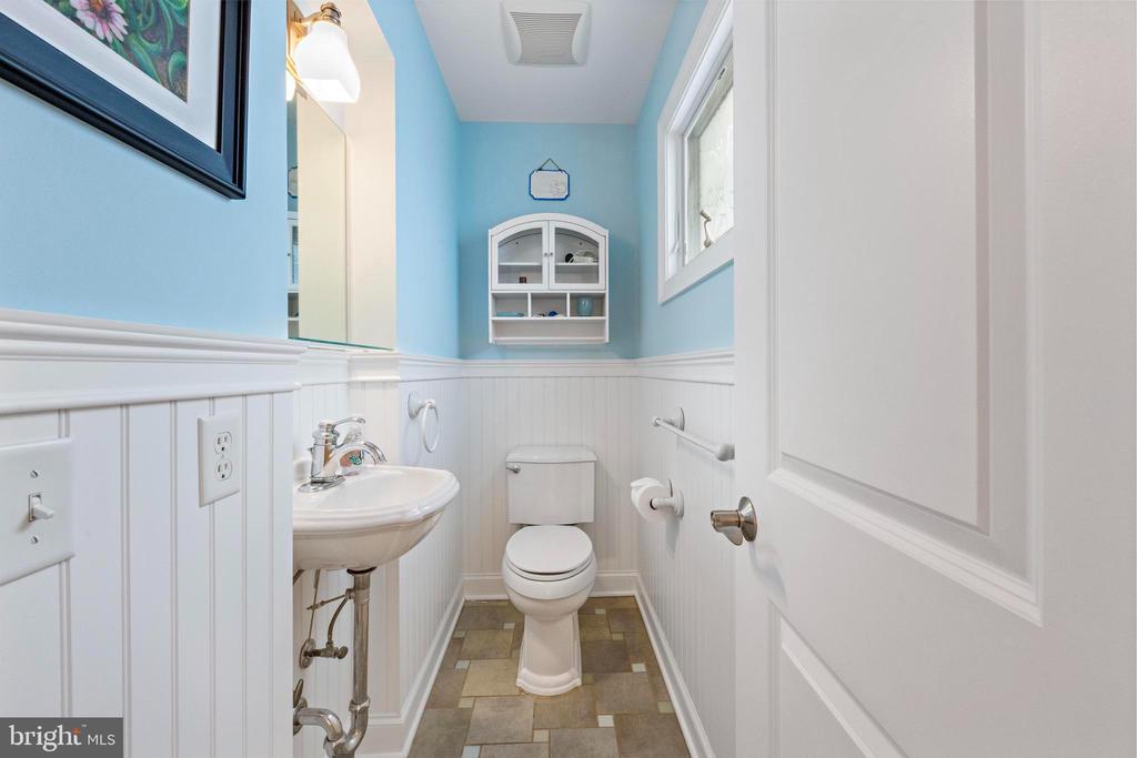 123 E 17TH ST Unit: 2