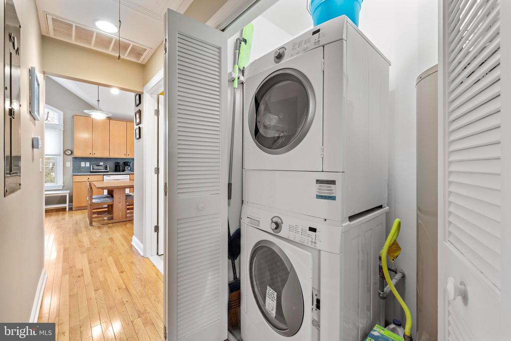 123 E 17TH ST Unit: 2