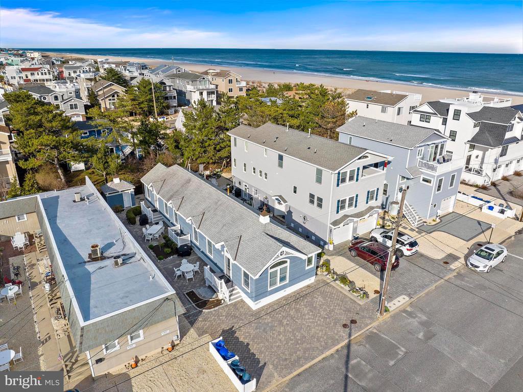 123 E 17TH ST Unit: 2