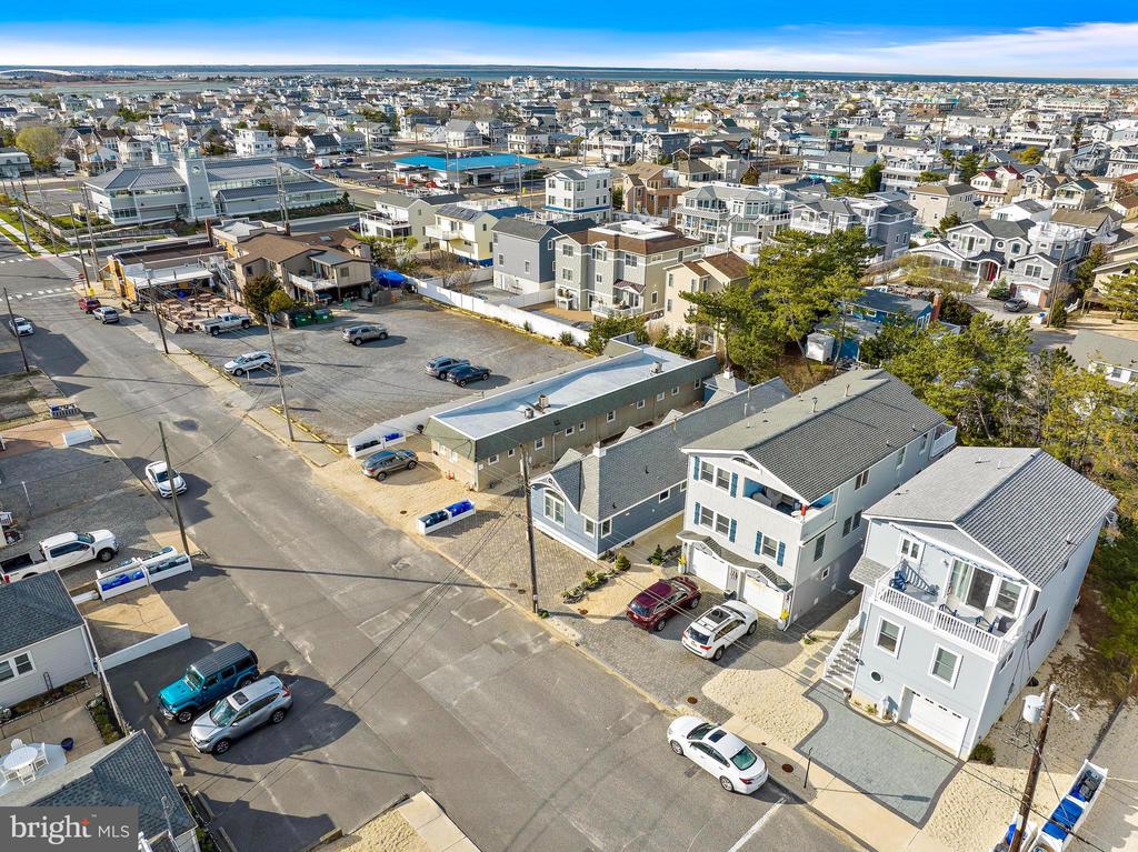123 E 17TH ST Unit: 2