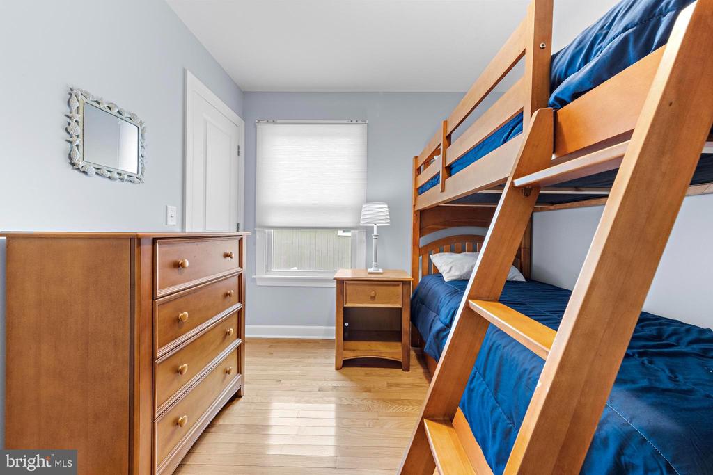 123 E 17TH ST Unit: 2