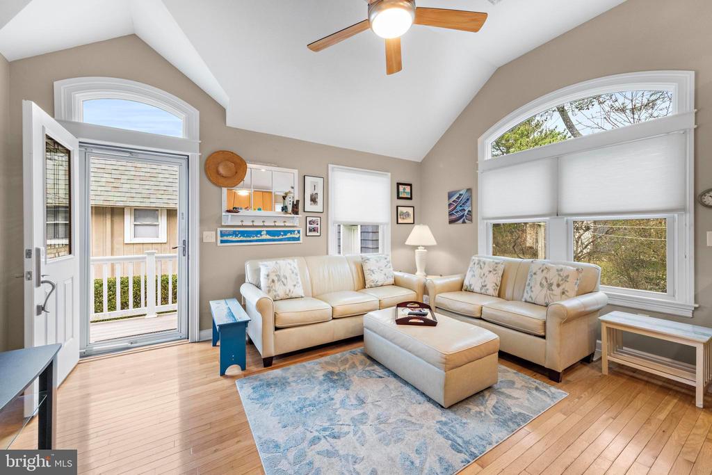 123 E 17TH ST Unit: 2