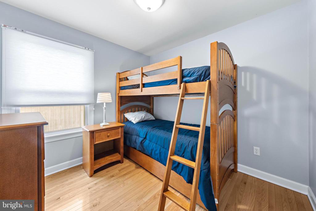 123 E 17TH ST Unit: 2