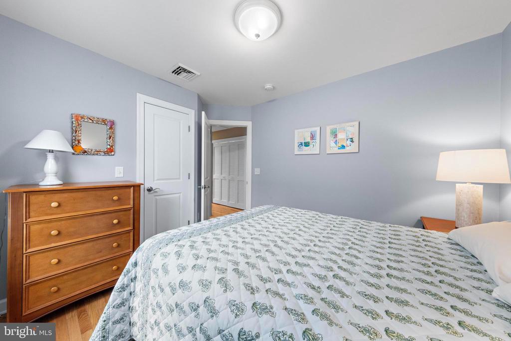 123 E 17TH ST Unit: 2