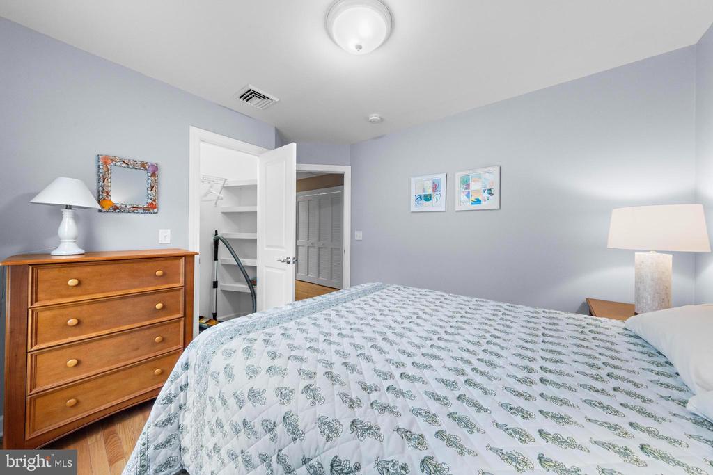 123 E 17TH ST Unit: 2