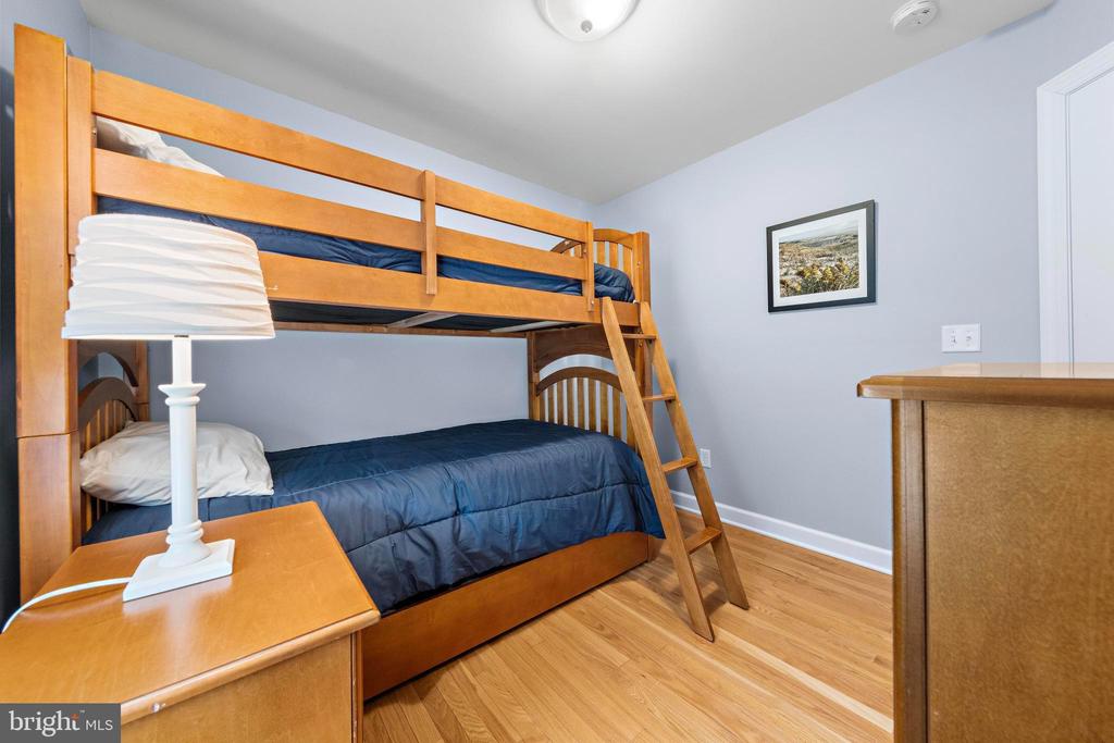 123 E 17TH ST Unit: 2