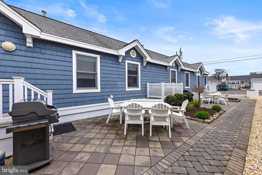 123 E 17TH ST Unit: 2
