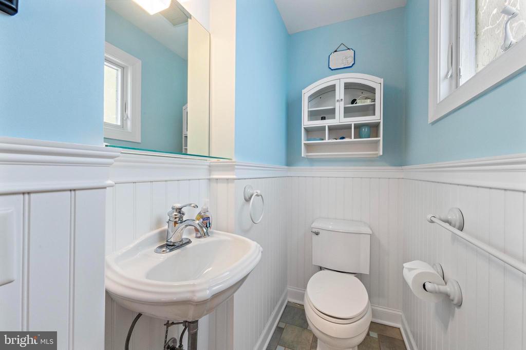 123 E 17TH ST Unit: 2