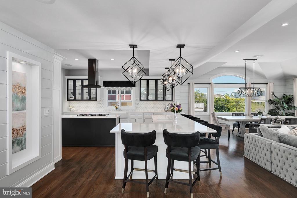 1013 - B LONG BEACH