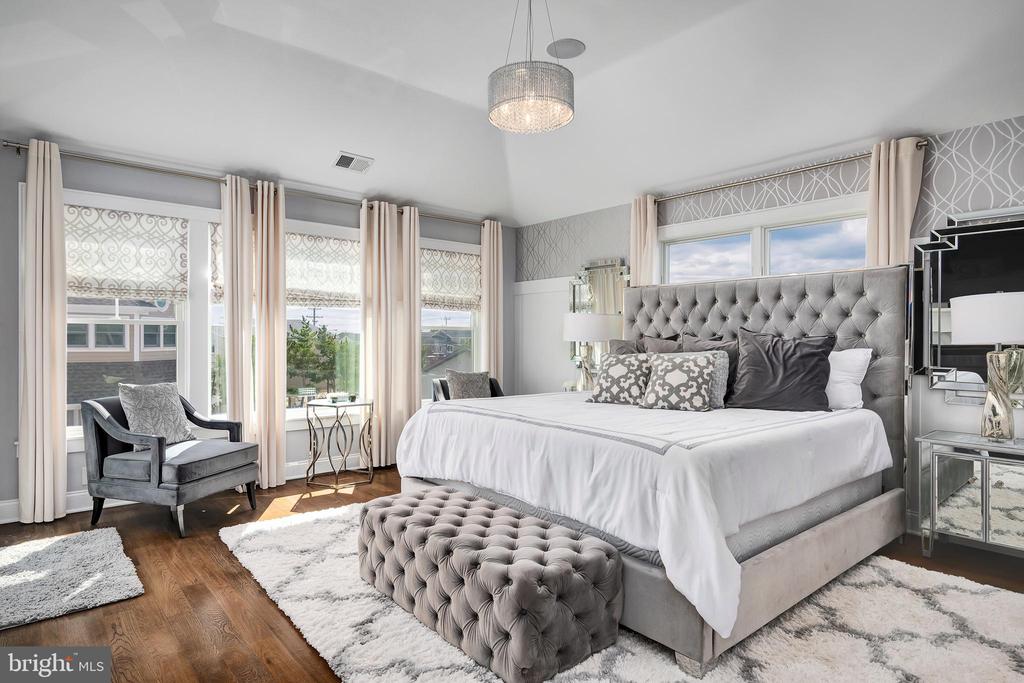 1013 - B LONG BEACH