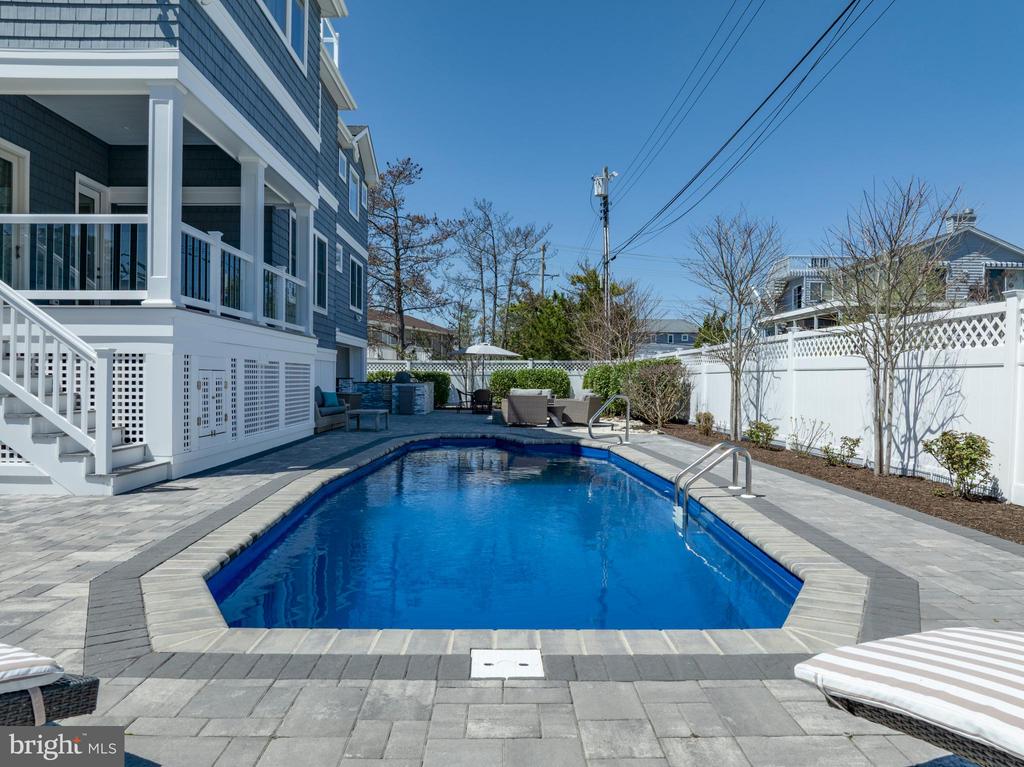 1013 - B LONG BEACH