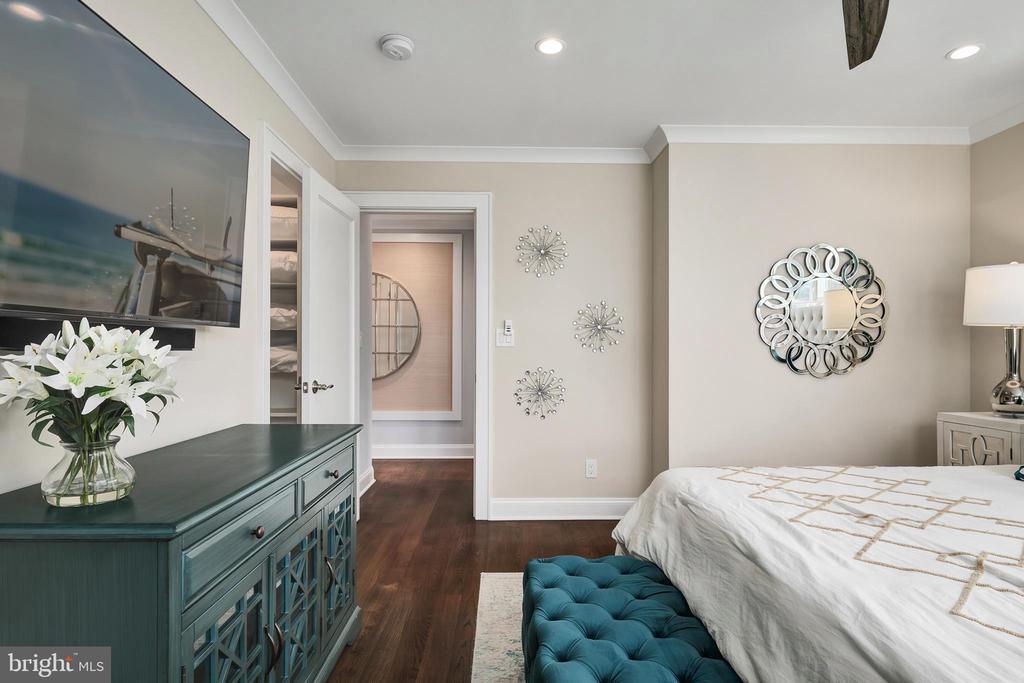 1013 - B LONG BEACH