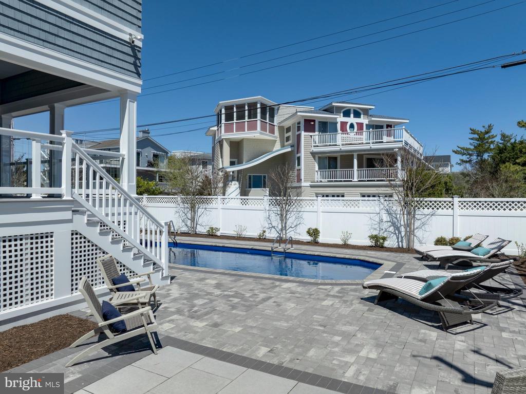 1013 - B LONG BEACH
