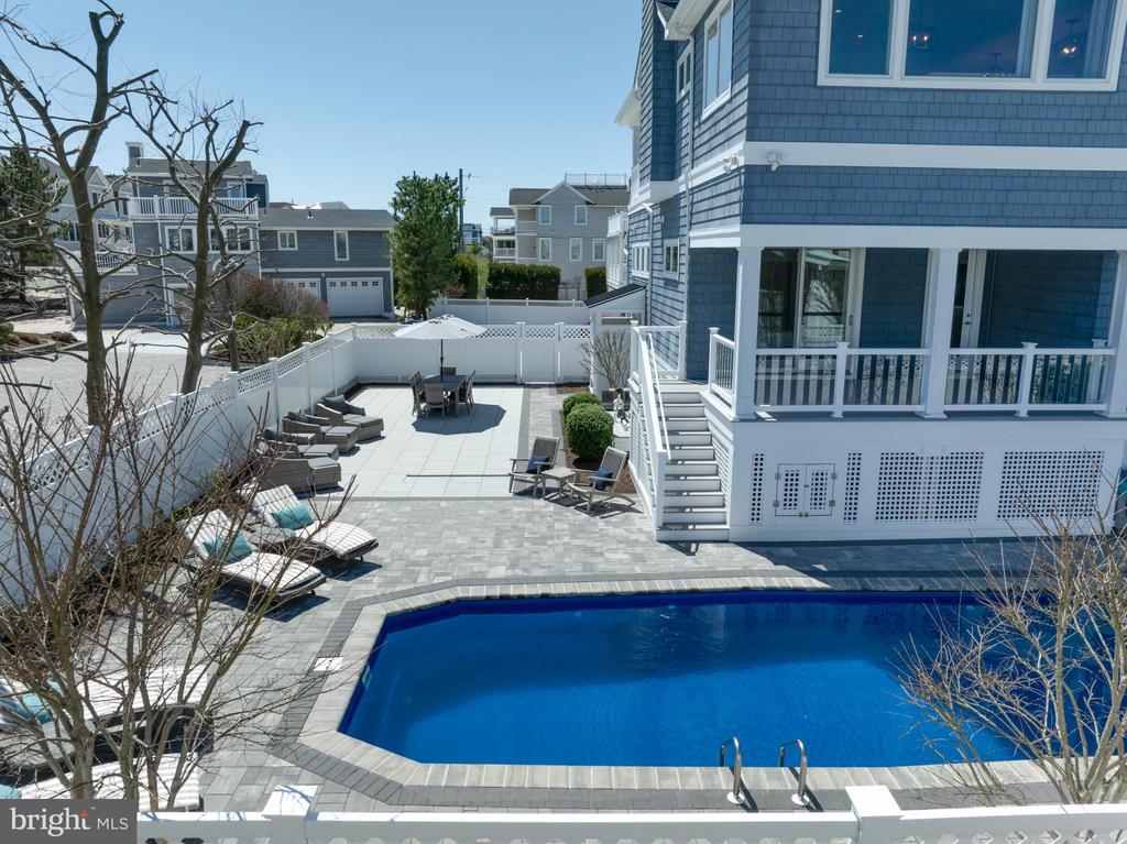 1013 - B LONG BEACH