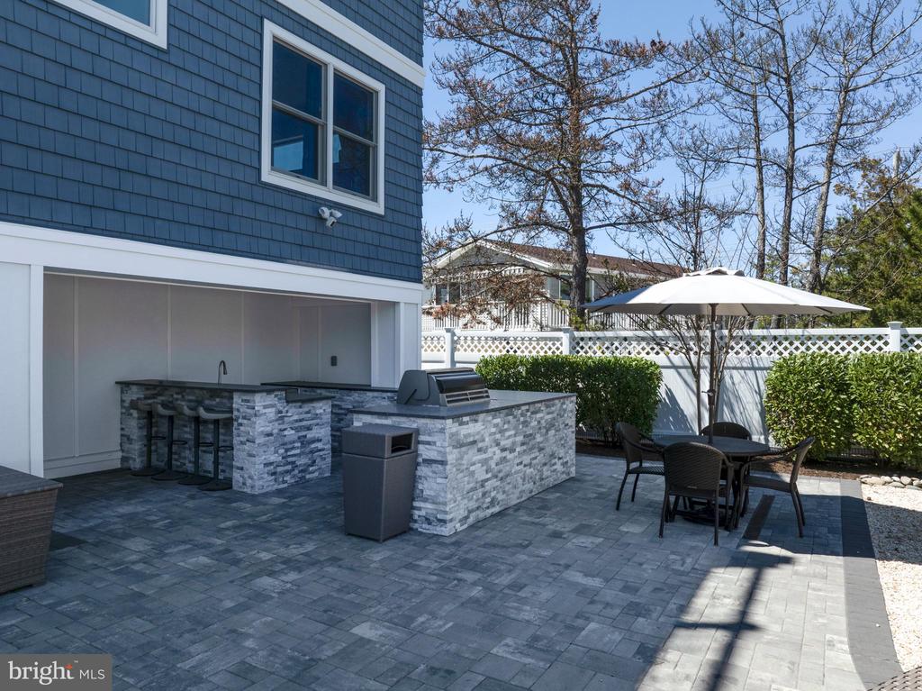1013 - B LONG BEACH