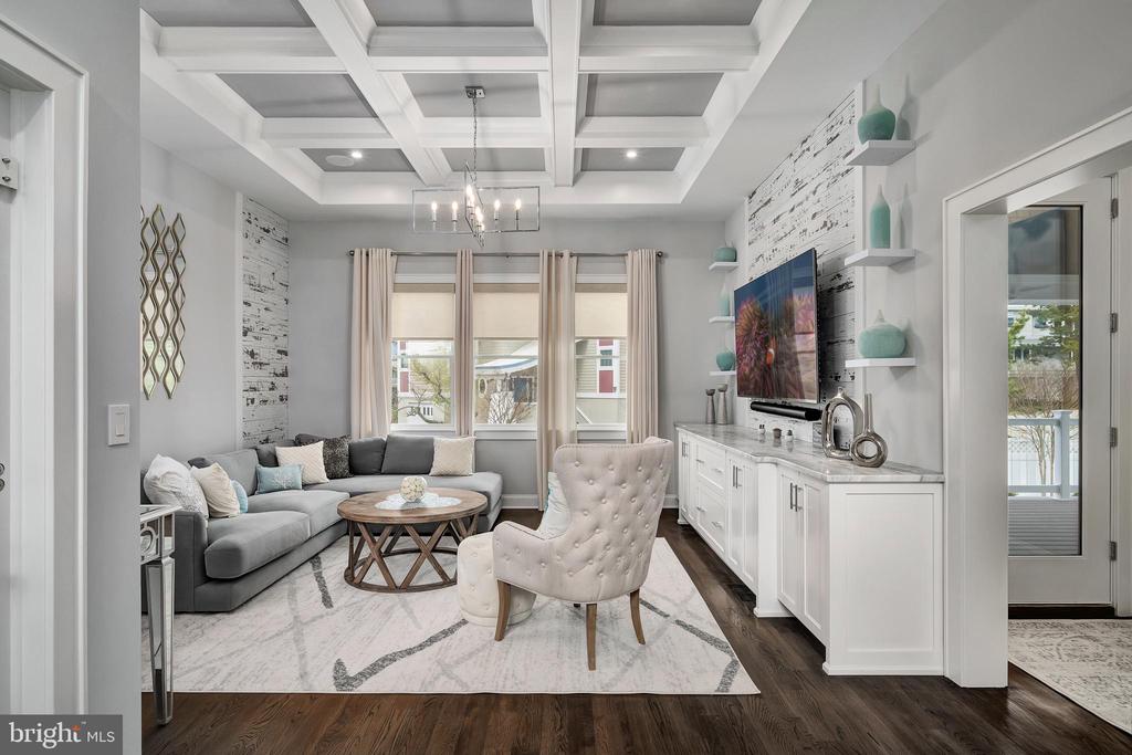 1013 - B LONG BEACH