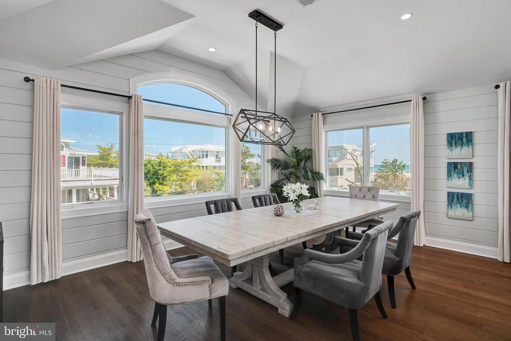 1013 - B LONG BEACH