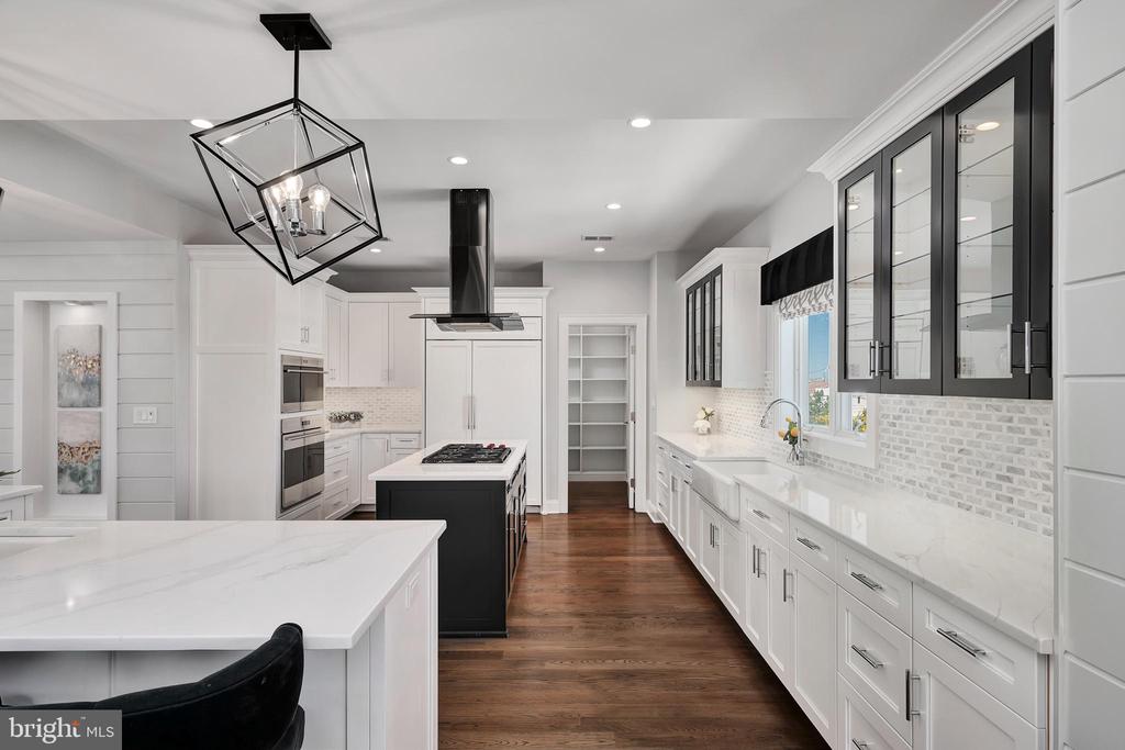 1013 - B LONG BEACH