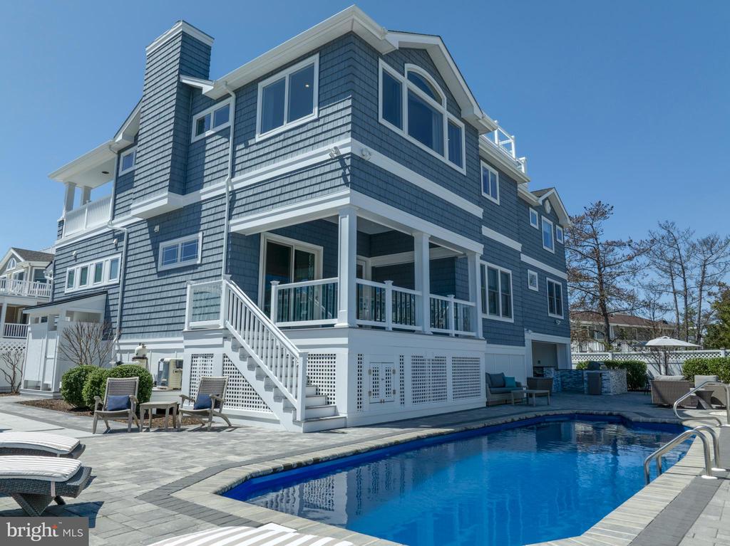 1013 - B LONG BEACH