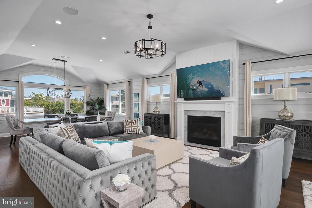 1013 - B LONG BEACH
