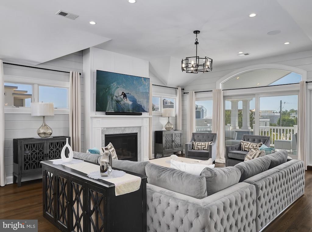 1013 - B LONG BEACH