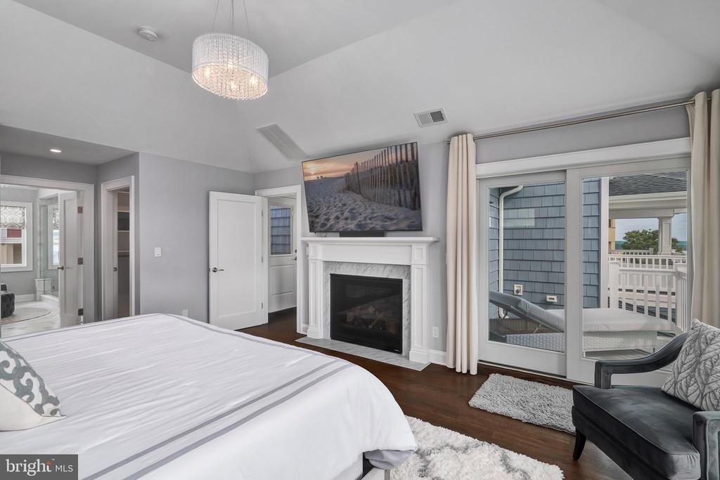1013 - B LONG BEACH