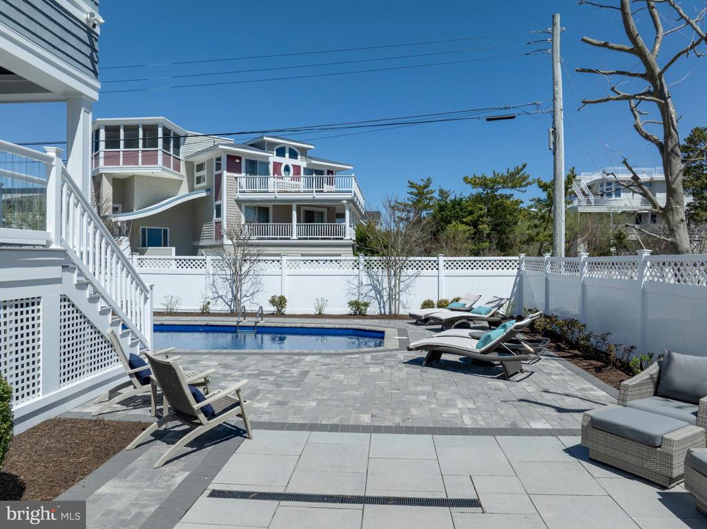 1013 - B LONG BEACH