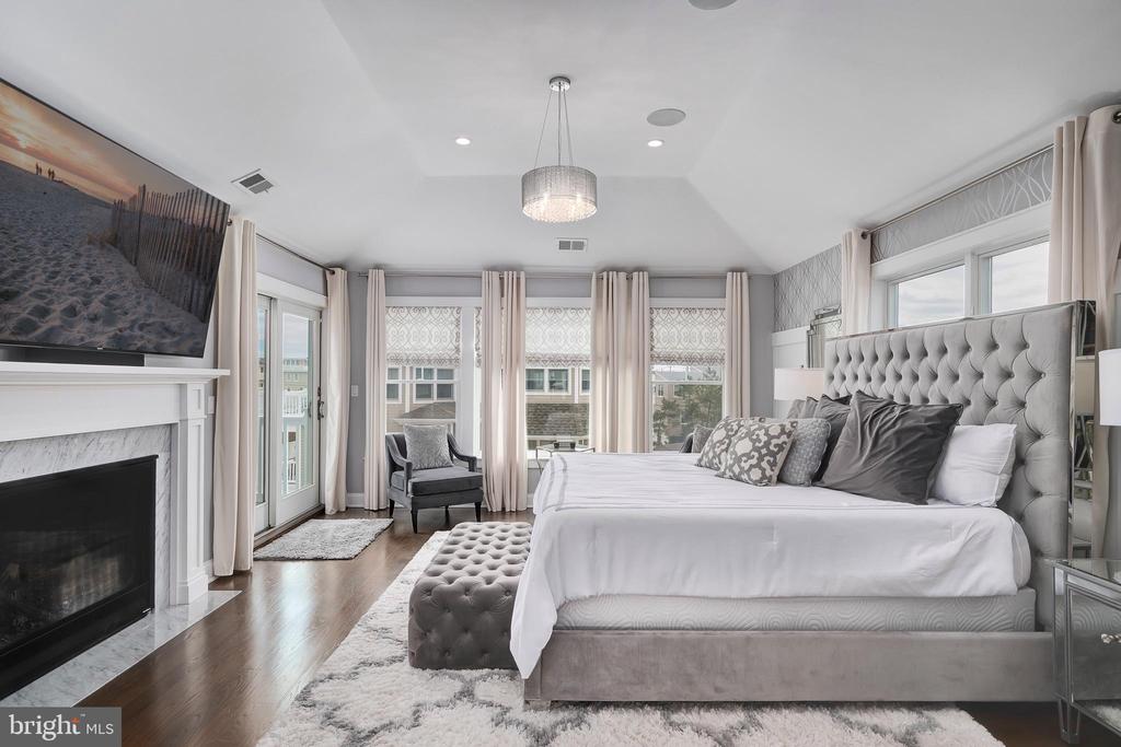 1013 - B LONG BEACH