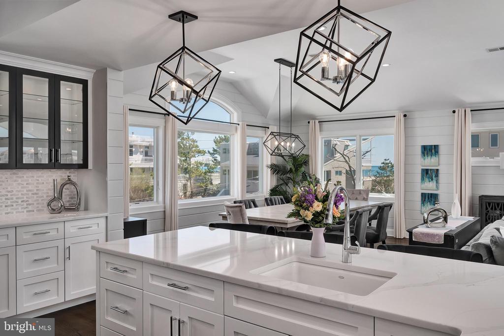 1013 - B LONG BEACH