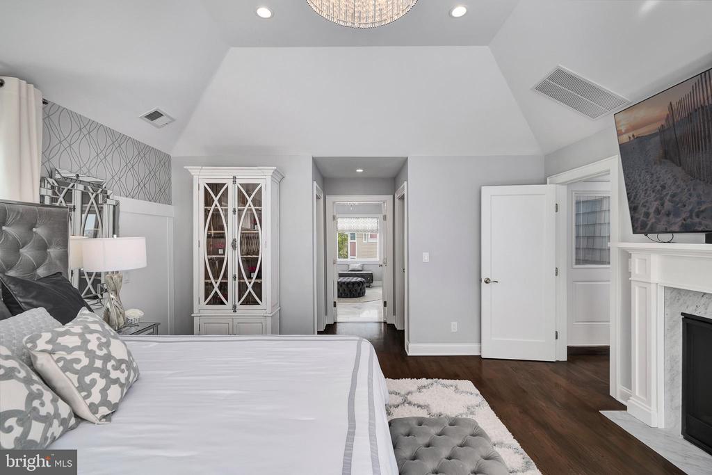 1013 - B LONG BEACH