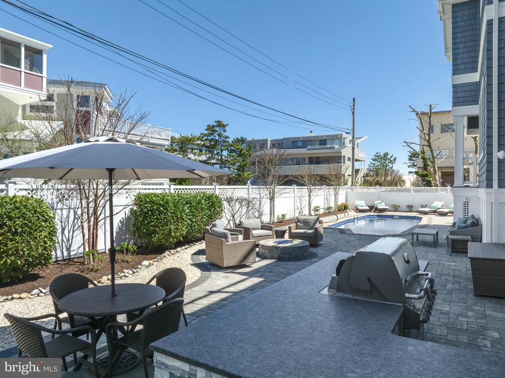1013 - B LONG BEACH
