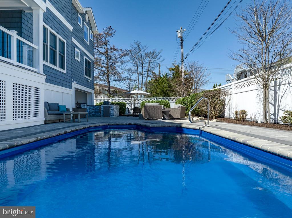 1013 - B LONG BEACH