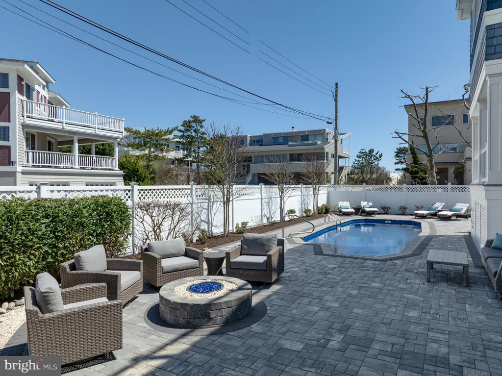 1013 - B LONG BEACH