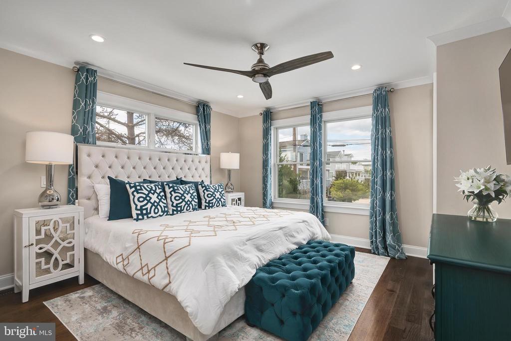 1013 - B LONG BEACH