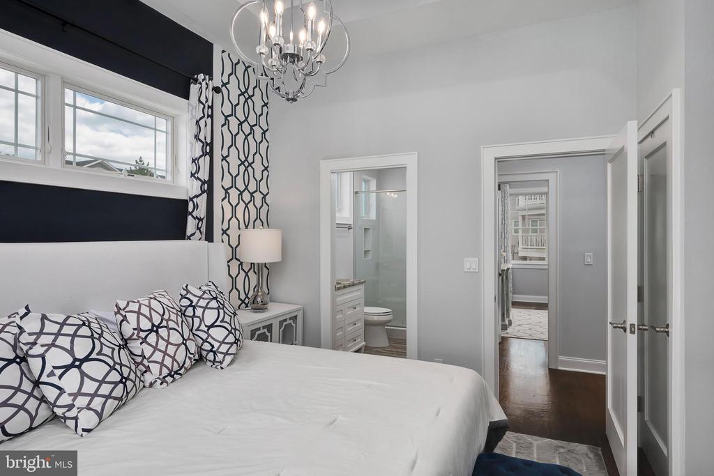 1013 - B LONG BEACH