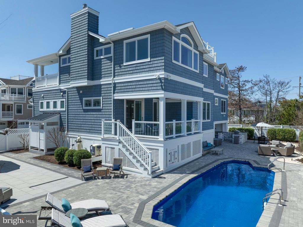 1013 - B LONG BEACH