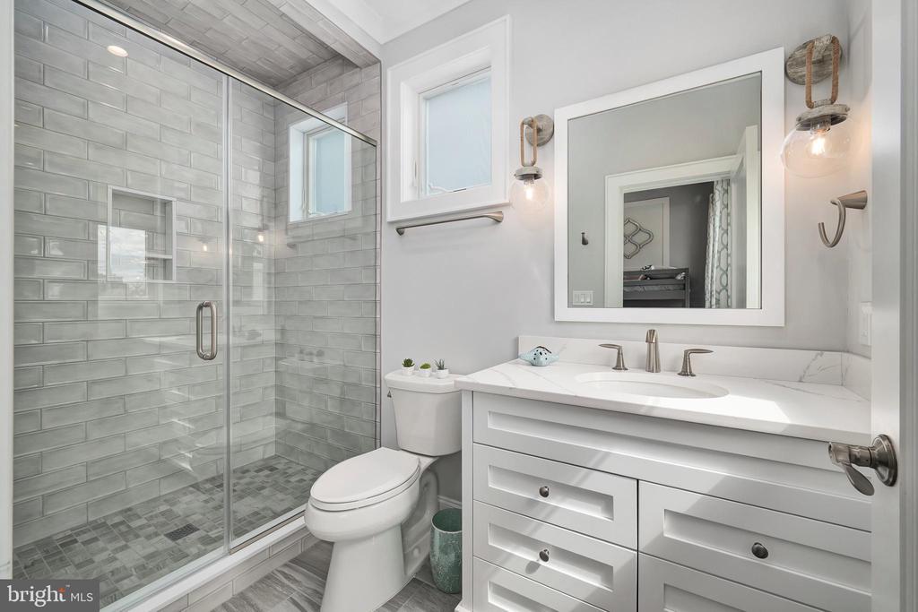 1013 - B LONG BEACH