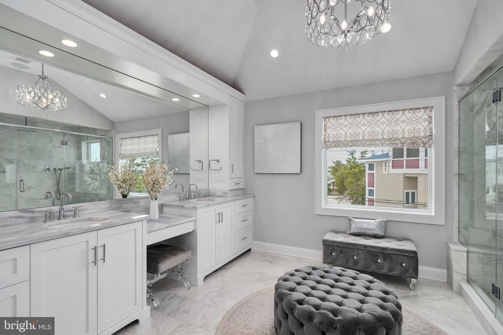 1013 - B LONG BEACH