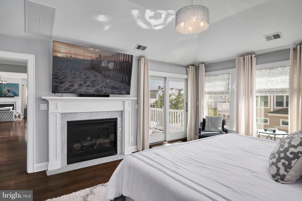 1013 - B LONG BEACH