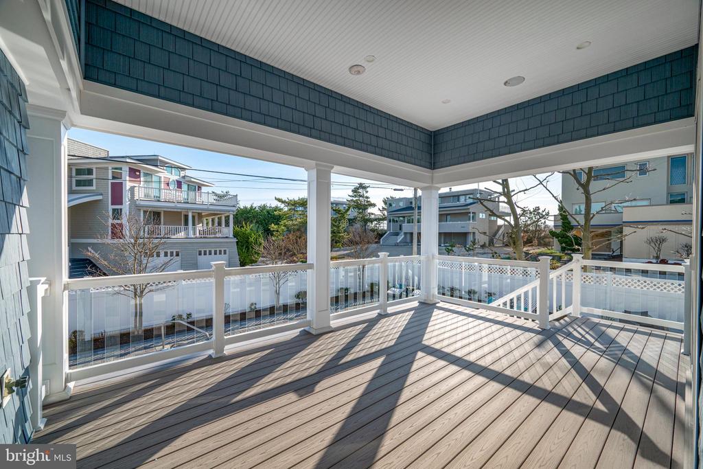 1013 - B LONG BEACH