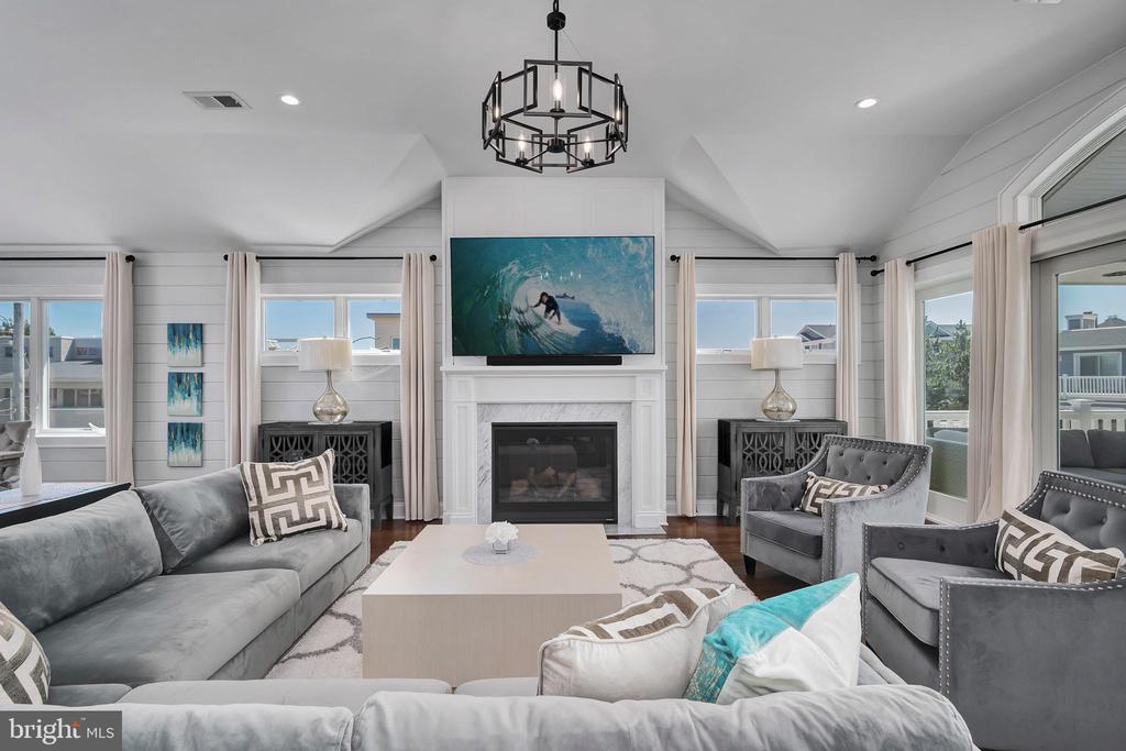 1013 - B LONG BEACH