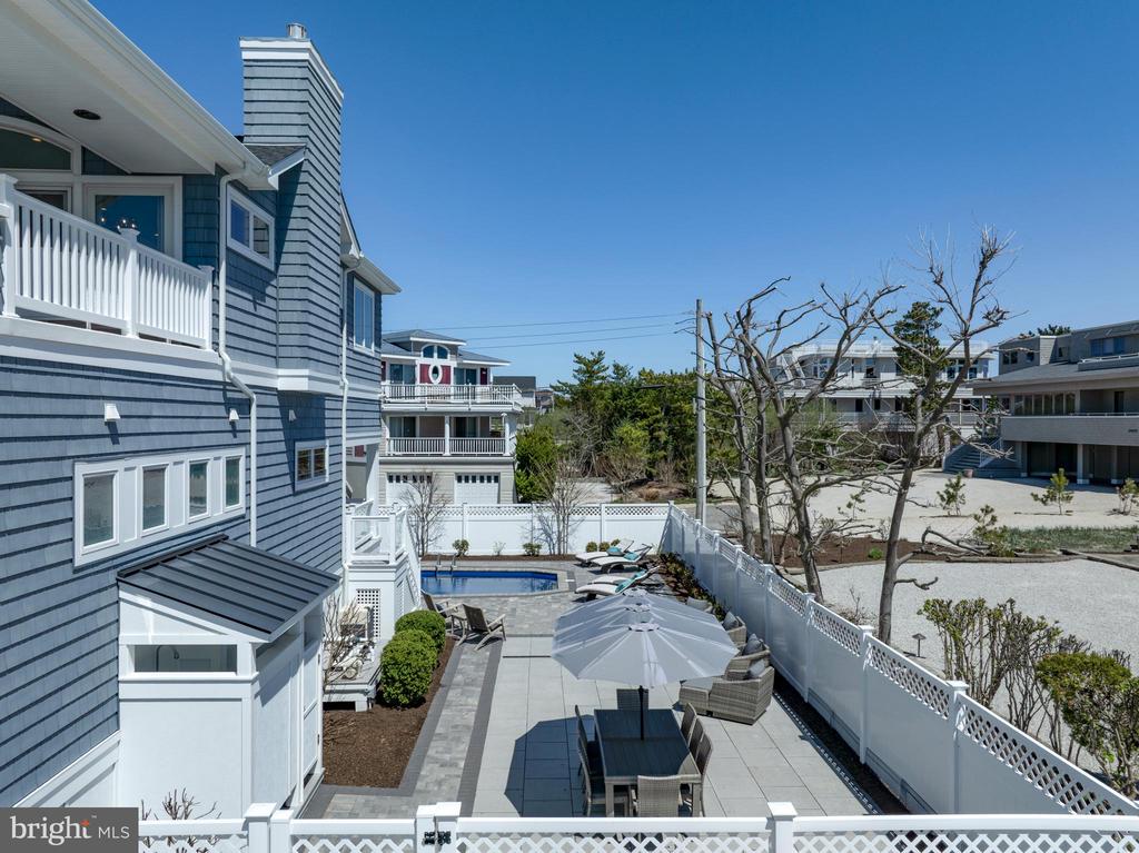 1013 - B LONG BEACH